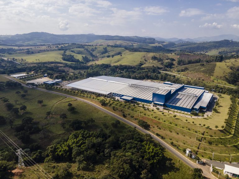 Fábrica de embalagens plásticas oferece diversas soluções sustentáveis para nosso dia a dia