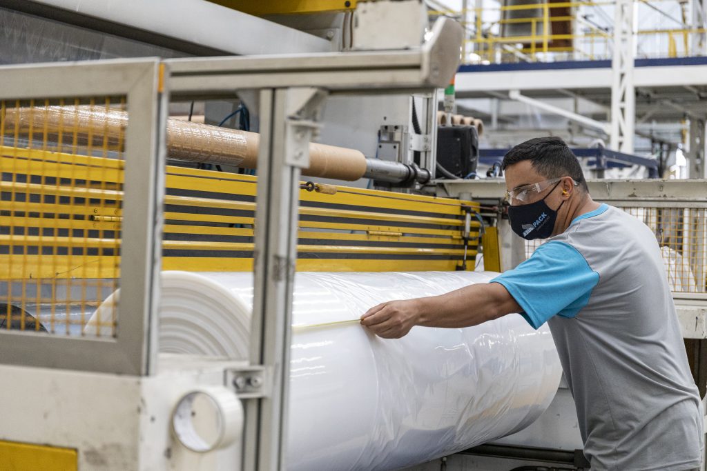 Solução plástica: tipos de plástico usados em fábrica de embalagens